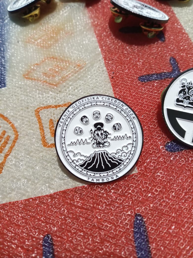 Contoh Pin Enamel